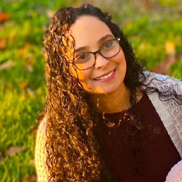 Meet your Posher, Elizabeth - Picture 2 of 2